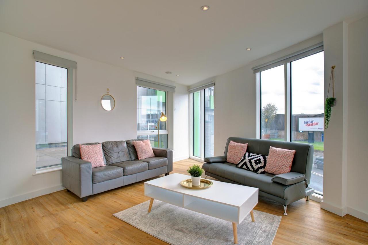 Lovely 2-Bed Apartment In Manchester With Parking Екстериор снимка